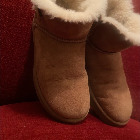 Ugg’s - Picture 2 of 4